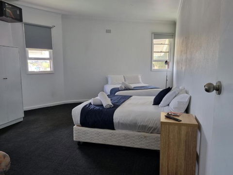 Parkes Hotel - Redcliffe Tourism 1