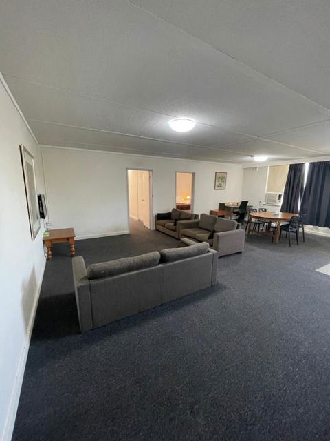 Parkside Inn Motel - Redcliffe Tourism 2