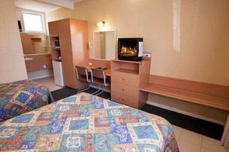 Parkville Motel - Redcliffe Tourism 3
