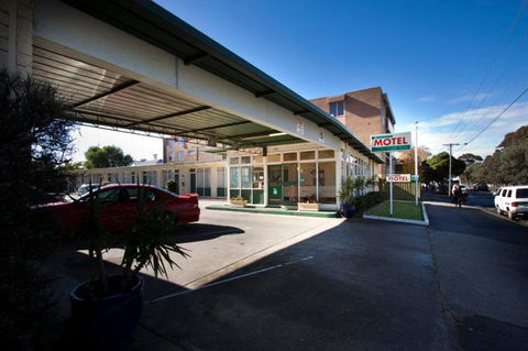 Parkville Motel - Redcliffe Tourism 0