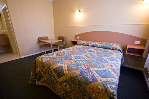 Parkville Motel - Redcliffe Tourism 2