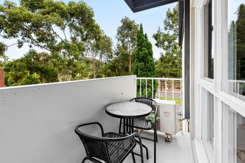Peaceful 1-Bed Apartment Near The City Centre - Redcliffe Tourism 1