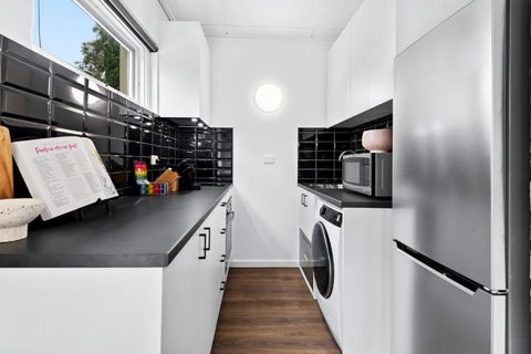 Peaceful 1-Bed Apartment Near The City Centre - Redcliffe Tourism 3