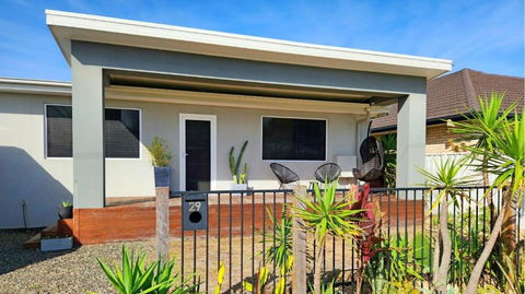Pelican Lake Retreat - Redcliffe Tourism 0