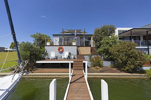 Pelican Landing - Redcliffe Tourism 3