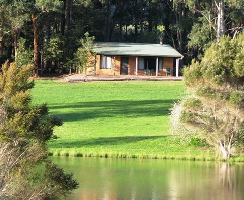 Pemberton Lake View Chalets - Redcliffe Tourism 3