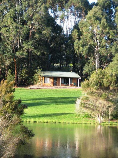 Pemberton Lake View Chalets - Redcliffe Tourism 2