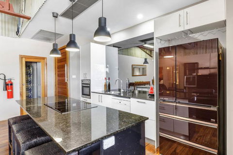 Platinum Precinct - The Apartment - Redcliffe Tourism 0