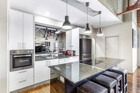 Platinum Precinct - The Apartment - Redcliffe Tourism 2