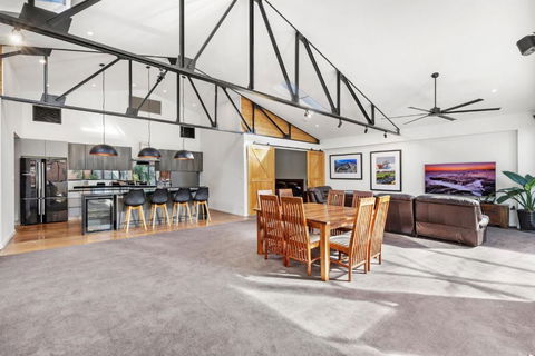 Platinum Precinct - The Penthouse - Redcliffe Tourism 3