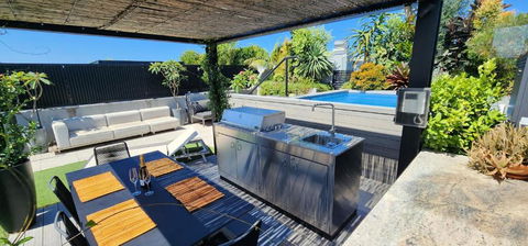Penthouse Perfection With Private Rooftop Pool - Redcliffe Tourism 2