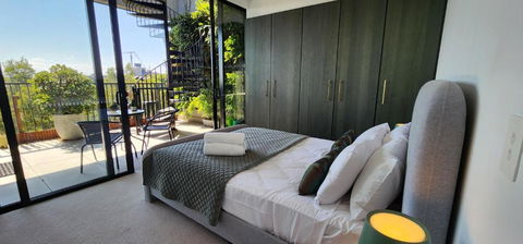 Penthouse Perfection With Private Rooftop Pool - Redcliffe Tourism 3