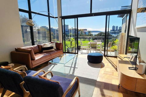 Penthouse With Private Terrace, Parking + 2 Pools - Redcliffe Tourism 0