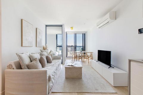Perched On Parkville - A Minimalist Retreat With Pool - Redcliffe Tourism 0