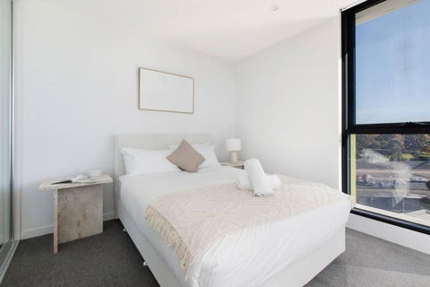Perched On Parkville - A Minimalist Retreat With Pool - Redcliffe Tourism 1