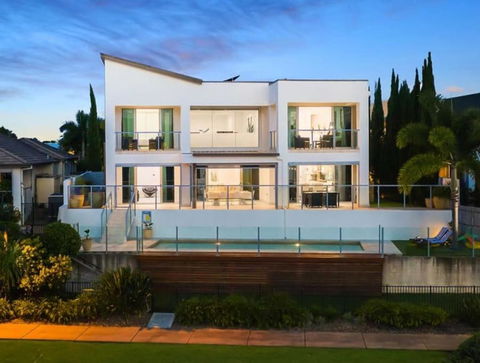 Perfect Summer Lake House - Redcliffe Tourism 0