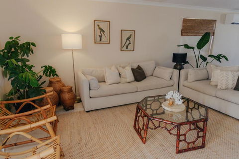 Pet Friendly Townhouse - Redcliffe Tourism 1
