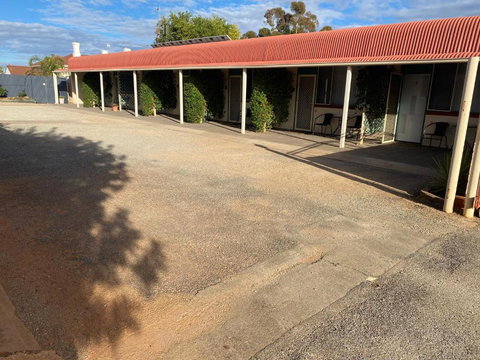 Peterborough Motel - Redcliffe Tourism 2