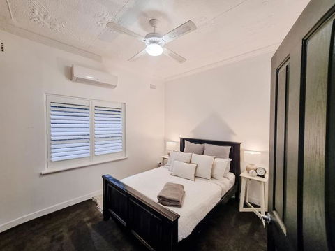 Peters Rest Central Wagga - Redcliffe Tourism 0