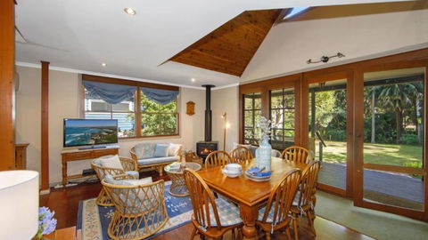 Pine Lodge Pearl Beach - Redcliffe Tourism 3