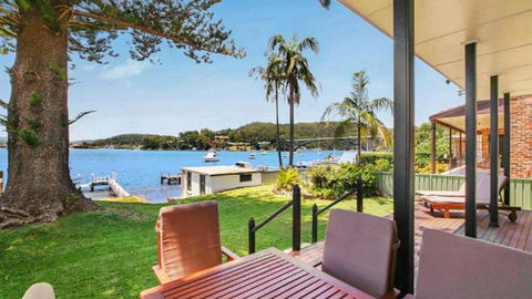 Pine Tree Cottage - Waterfront - Redcliffe Tourism 0