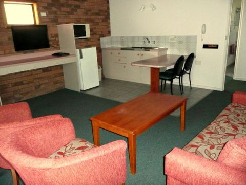 Pinnacle Holiday Lodge - Redcliffe Tourism 1