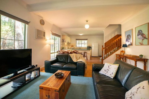 Pinnacle Retreat - Redcliffe Tourism 0