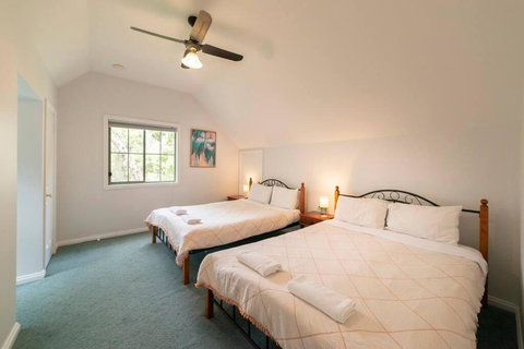 Pinnacle Retreat - Redcliffe Tourism 2