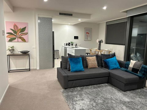 Plush Apartment On Mort - Redcliffe Tourism 0