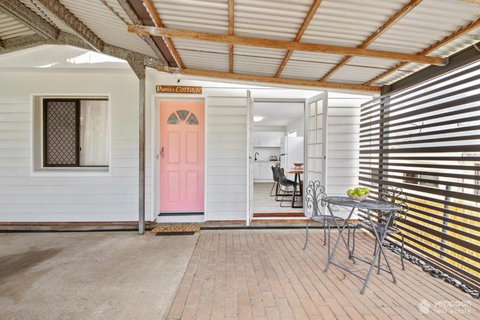 Poppies Cottage - Cooee Bay Beachside Retreat - Redcliffe Tourism 3