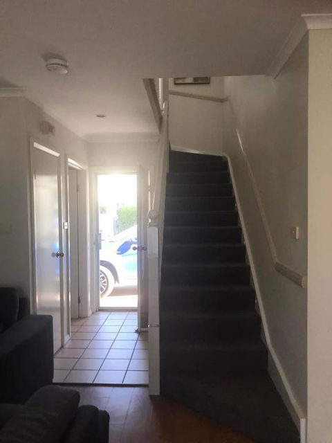 Poppies Lakeview Terrace - 2 Bedroom - Redcliffe Tourism 2