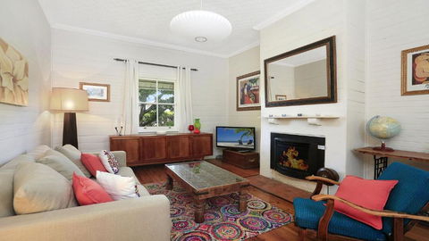 Poppy Cottage - Redcliffe Tourism 1