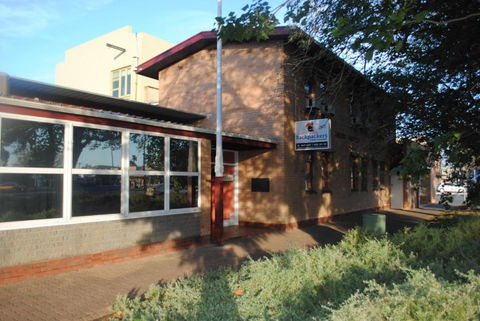 Port Adelaide Backpackers - Redcliffe Tourism 1