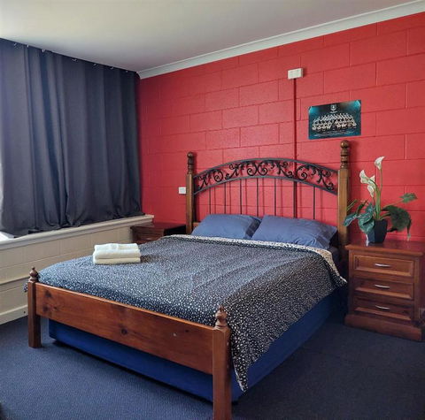 Port Adelaide Backpackers - Redcliffe Tourism 0