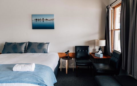 Port Albert Motel - Redcliffe Tourism 1