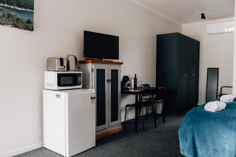 Port Albert Motel - Redcliffe Tourism 3