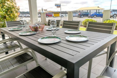 Port Vincent Seaside Apartments - Apartment 2 - Redcliffe Tourism 0