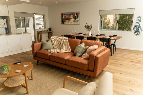 Port Vincent Seaside Apartments - Apartment 2 - Redcliffe Tourism 2