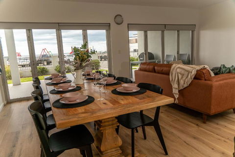 Port Vincent Seaside Apartments - Apartment 2 - Redcliffe Tourism 1