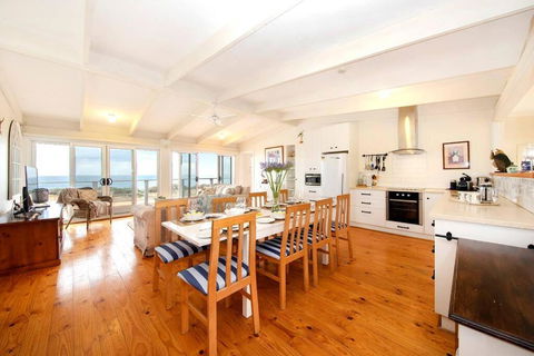 PORT WILLUNGA DREAMING A Beach Front Experience - Redcliffe Tourism 0