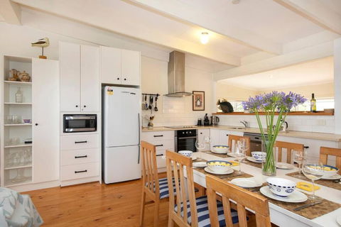 PORT WILLUNGA DREAMING A Beach Front Experience - Redcliffe Tourism 3