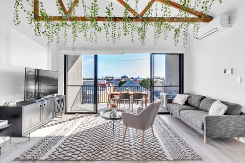 Portside Paradise - Steps Away From The Port - Redcliffe Tourism 0