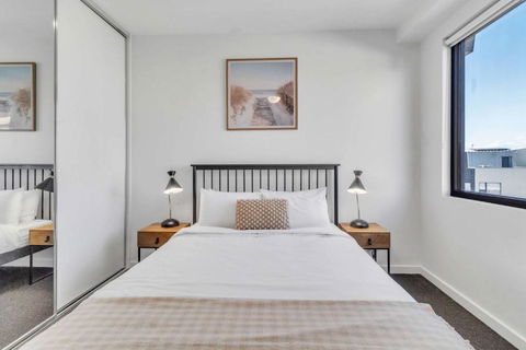 Portside Paradise - Steps Away From The Port - Redcliffe Tourism 2