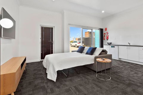 Port Lincoln Shark Apartment 4 - Redcliffe Tourism 3