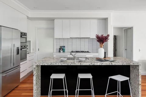 Quite Luxurious House With Pool 220m To Railway Station - Redcliffe Tourism 2