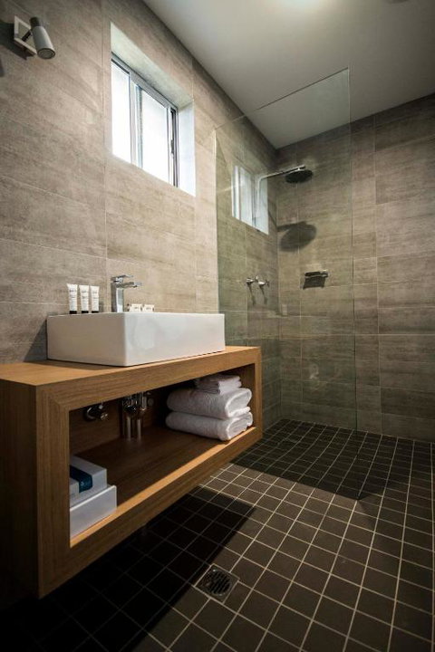 Quays Hotel - Redcliffe Tourism 3