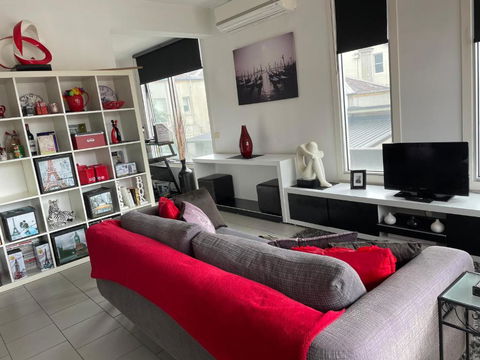 Radiance - Chic Fitzroy Street Apartment - Redcliffe Tourism 0