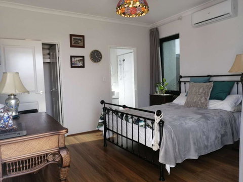 Private & Cosy! Master Bedroom In Perth With Garden View - Redcliffe Tourism 2
