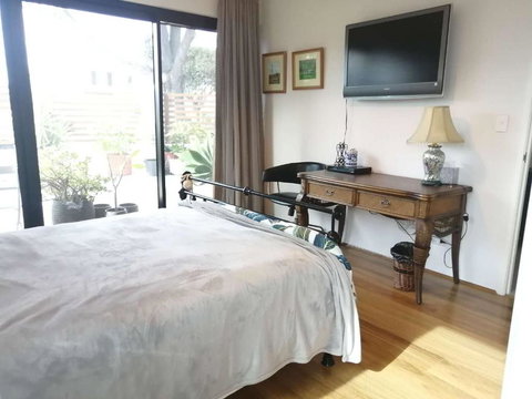 Private & Cosy! Master Bedroom In Perth With Garden View - Redcliffe Tourism 1
