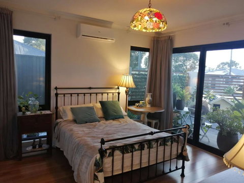 Private & Cosy! Master Bedroom In Perth With Garden View - Redcliffe Tourism 0